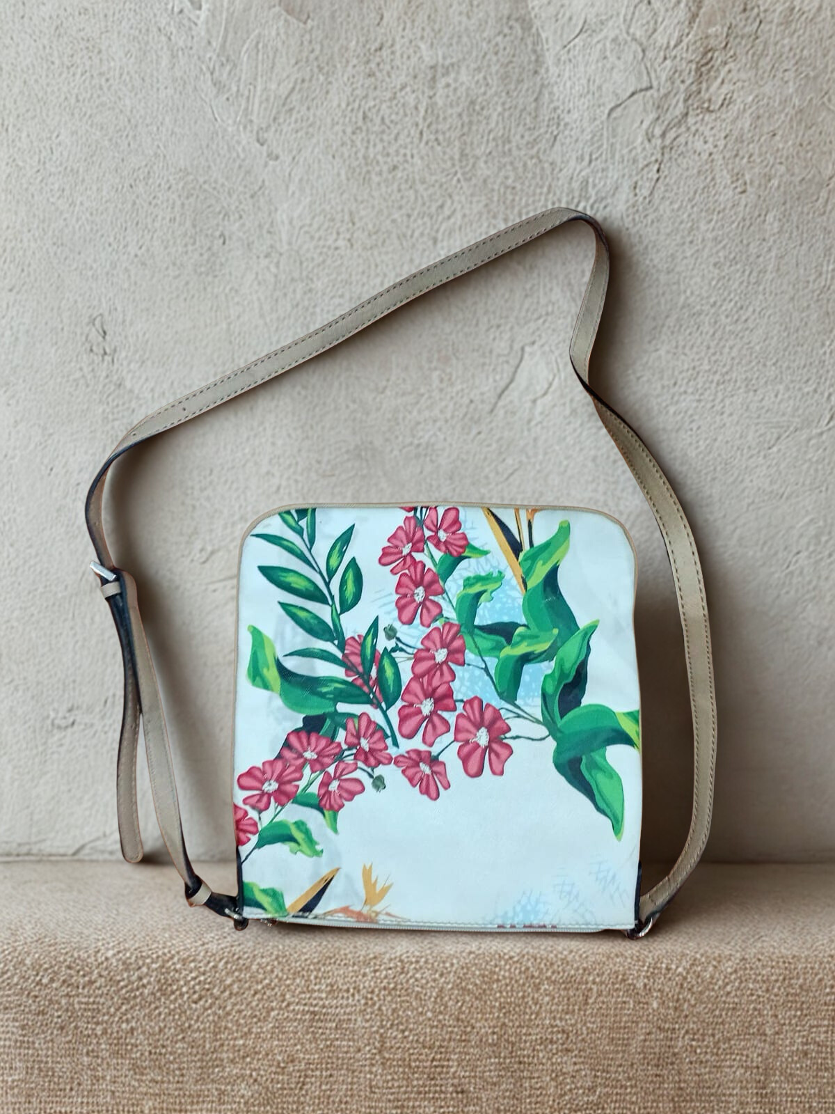 Guess Signature Tropical Crossbody - Image 2